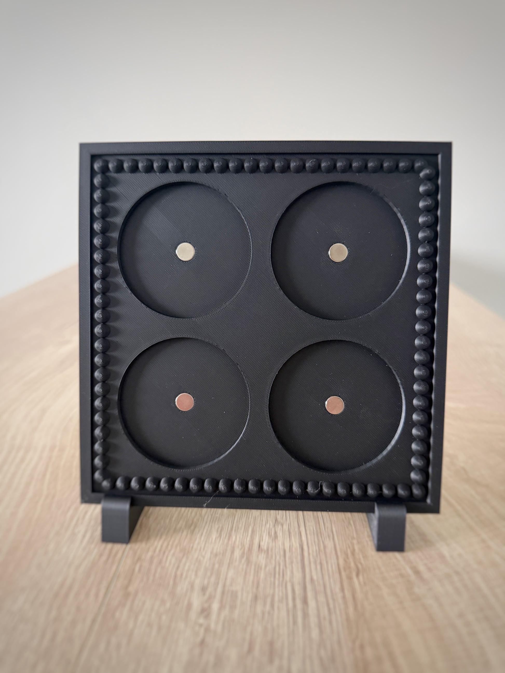 Complete Set - 4 Round Photo Magnets + Magnetic Frame